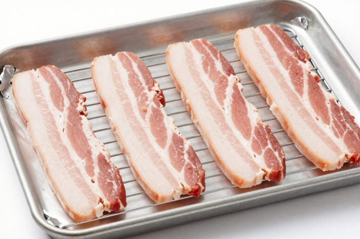 How to Make Bacon in the Oven Without Splatter (4 Foolproof Steps)